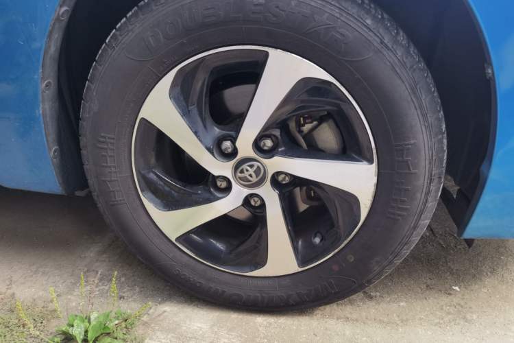 Used Toyota Levin 2017 Revised Dual-Engine 1.8H GS E-CVT Elite Sunroof Version China V Standard Right Front Wheel Hub
