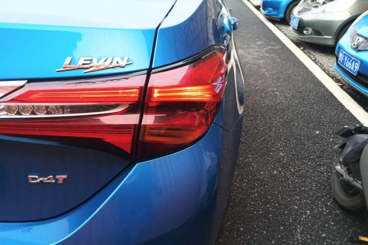 Used Toyota Levin 2017 Revised Version 185T CVT Elite Edition China VI Standard Right Rear Taillight