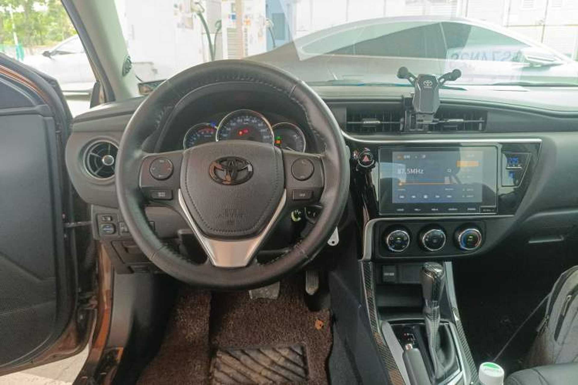 Used Toyota Levin 2017 Revised 185T CVT Elite Edition China V Standard Center Console