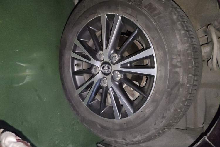Used Toyota Levin 2017 Revised Dual-Engine 1.8H GS E-CVT Elite Sunroof Version China V Standard Right Front Wheel Hub