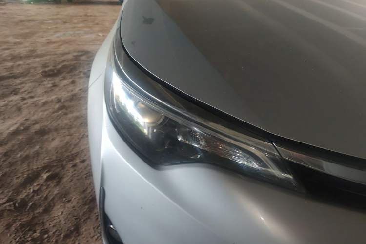 Used Toyota Levin 2017 Revised Version 185T CVT Elite Edition China VI Standard Right Front Headlight