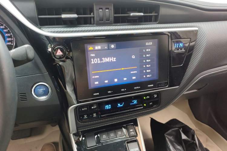 Used Toyota Levin 2017 Revised Dual-Engine 1.8H V E-CVT Luxury Edition China V Standard Audio And AC Panel
