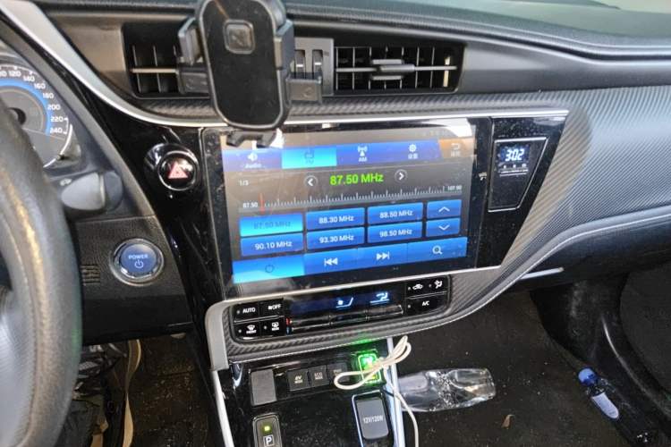 Used Toyota Levin 2017 Revised Dual-Engine 1.8H GS E-CVT Elite Sunroof Version China V Standard Audio And AC Panel