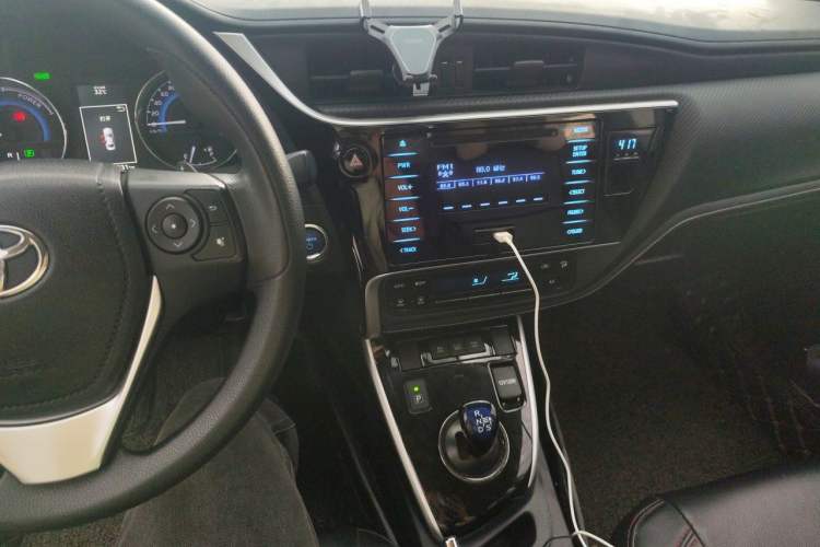 Used Toyota Levin 2017 Revised Dual-Engine 1.8H GS E-CVT Elite Sunroof Version China V Standard Audio And AC Panel