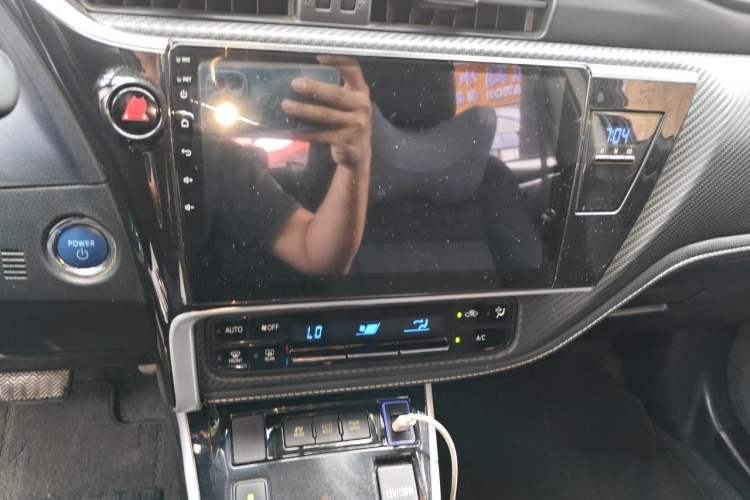 Used Toyota Levin 2017 Revised Dual-Engine 1.8H GS E-CVT Elite Sunroof Version China V Standard Audio And AC Panel