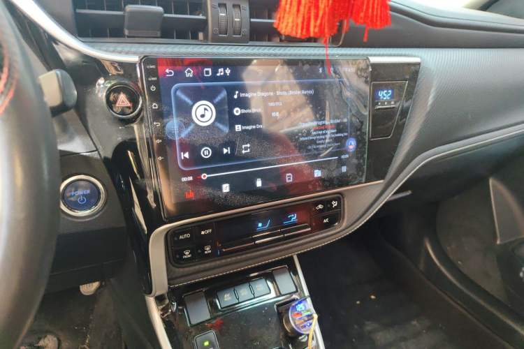 Used Toyota Levin 2017 Revised Dual-Engine 1.8H GS E-CVT Elite Sunroof Version China V Standard Audio And AC Panel