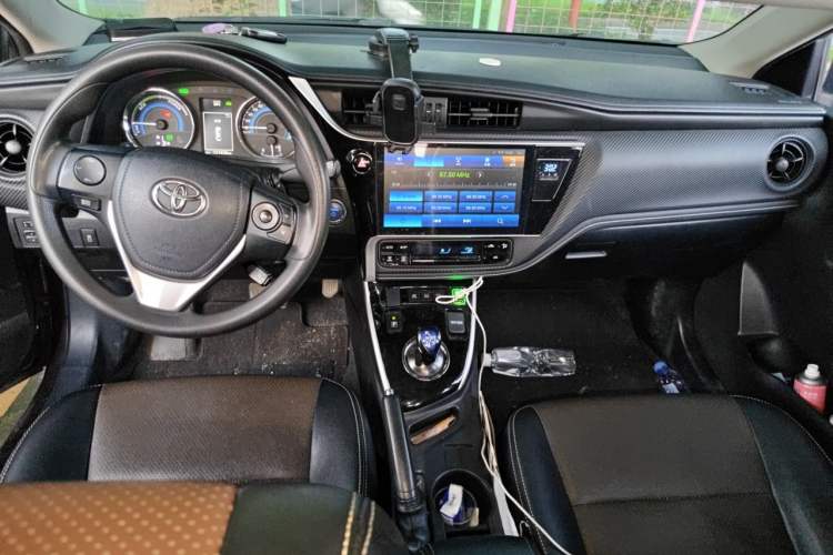 Used Toyota Levin 2017 Revised Dual-Engine 1.8H GS E-CVT Elite Sunroof Version China V Standard Center Console