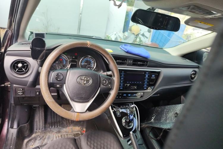 Used Toyota Levin 2017 Revised Dual-Engine 1.8H GS E-CVT Elite Sunroof Version China V Standard Center Console