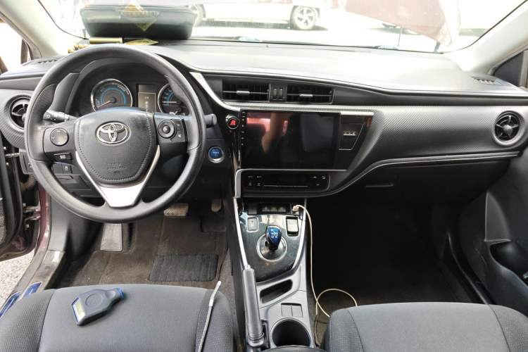 Used Toyota Levin 2017 Revised Dual-Engine 1.8H GS E-CVT Elite Sunroof Version China V Standard Center Console