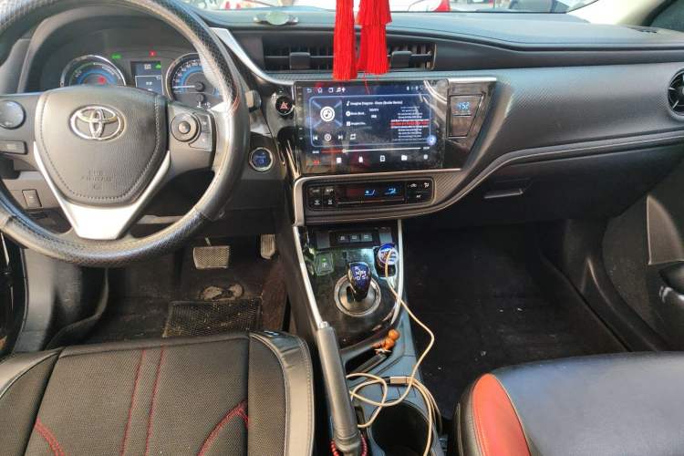 Used Toyota Levin 2017 Revised Dual-Engine 1.8H GS E-CVT Elite Sunroof Version China V Standard Center Console