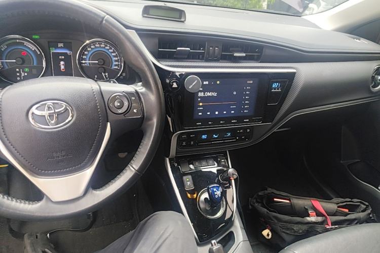 Used Toyota Levin 2017 Revised Dual-Engine 1.8H GS-L E-CVT Leading Edition China V Standard Center Console
