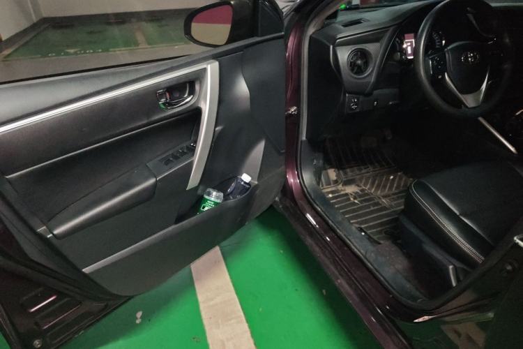 Used Toyota Levin 2017 Revised Dual-Engine 1.8H GS E-CVT Elite Sunroof Version China V Standard Driver Seat