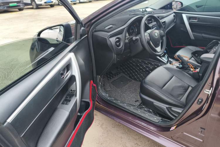 Used Toyota Levin 2017 Revised Dual-Engine 1.8H GS E-CVT Elite Sunroof Version China V Standard Driver Seat