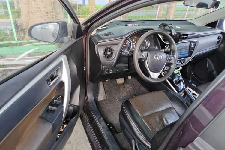 Used Toyota Levin 2017 Revised Dual-Engine 1.8H GS E-CVT Elite Sunroof Version China V Standard Driver Seat