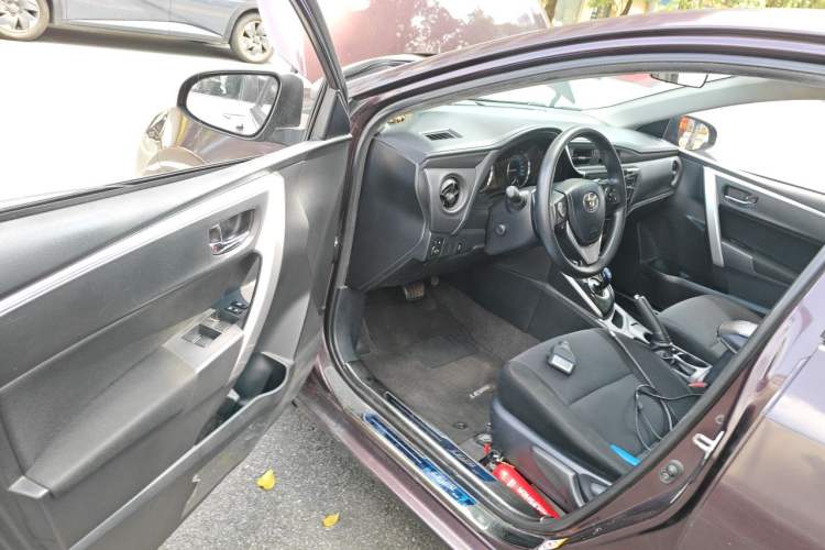 Used Toyota Levin 2017 Revised Dual-Engine 1.8H GS E-CVT Elite Sunroof Version China V Standard Driver Seat