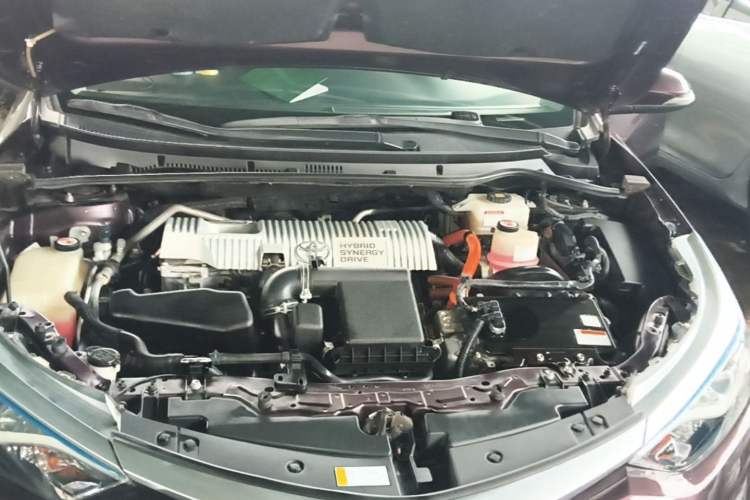 Used Toyota Levin 2017 Revised Dual-Engine 1.8H GS E-CVT Elite Sunroof Version China V Standard Engine Bay