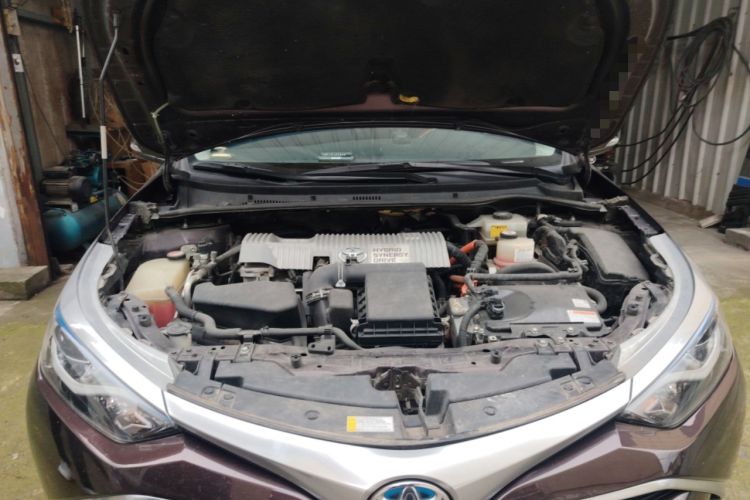 Used Toyota Levin 2017 Revised Dual-Engine 1.8H GS E-CVT Elite Sunroof Version China V Standard Engine Bay