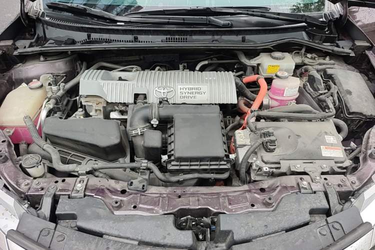 Used Toyota Levin 2017 Revised Dual-Engine 1.8H V E-CVT Luxury Edition China V Standard Engine Bay