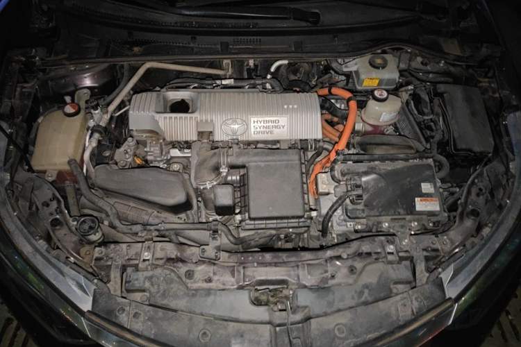 Used Toyota Levin 2017 Revised Dual-Engine 1.8H GS E-CVT Elite Sunroof Version China V Standard Engine Bay
