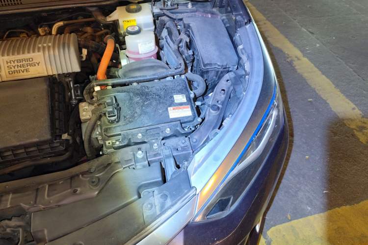 Used Toyota Levin 2017 Revised Dual-Engine 1.8H GS E-CVT Elite Sunroof Version China V Standard Engine Bay Left