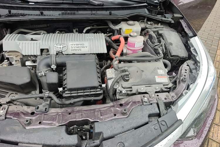 Used Toyota Levin 2017 Revised Dual-Engine 1.8H V E-CVT Luxury Edition China V Standard Engine Bay Left