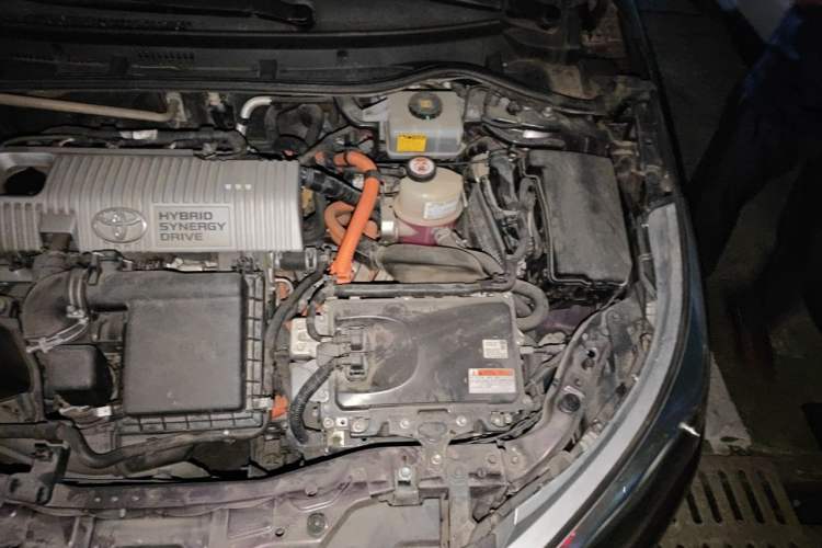 Used Toyota Levin 2017 Revised Dual-Engine 1.8H GS E-CVT Elite Sunroof Version China V Standard Engine Bay Left