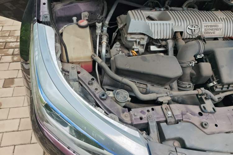 Used Toyota Levin 2017 Revised Dual-Engine 1.8H GS E-CVT Elite Sunroof Version China V Standard Engine Bay Right