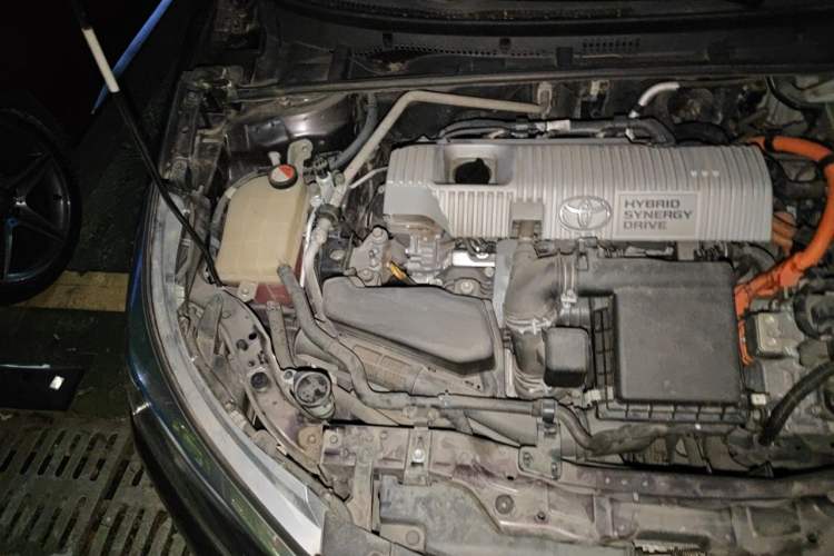 Used Toyota Levin 2017 Revised Dual-Engine 1.8H GS E-CVT Elite Sunroof Version China V Standard Engine Bay Right
