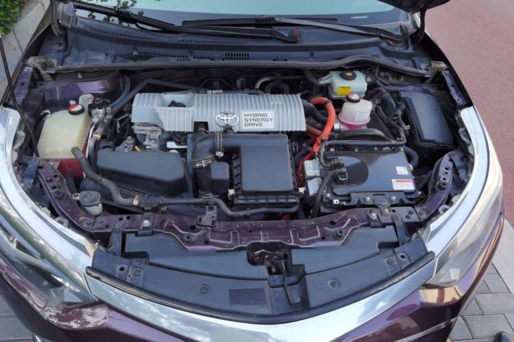 Used Toyota Levin 2017 Revised Dual-Engine 1.8H GS E-CVT Elite Sunroof Version China V Standard Engine Bay