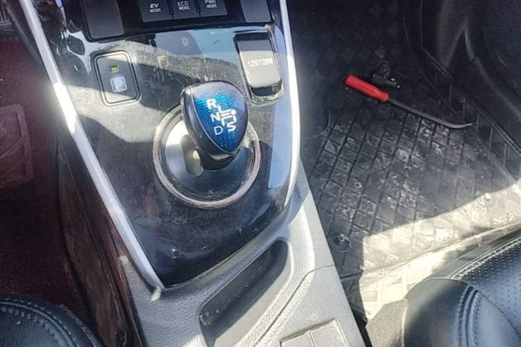 Used Toyota Levin 2017 Revised Dual-Engine 1.8H GS E-CVT Elite Sunroof Version China V Standard Gear Lever