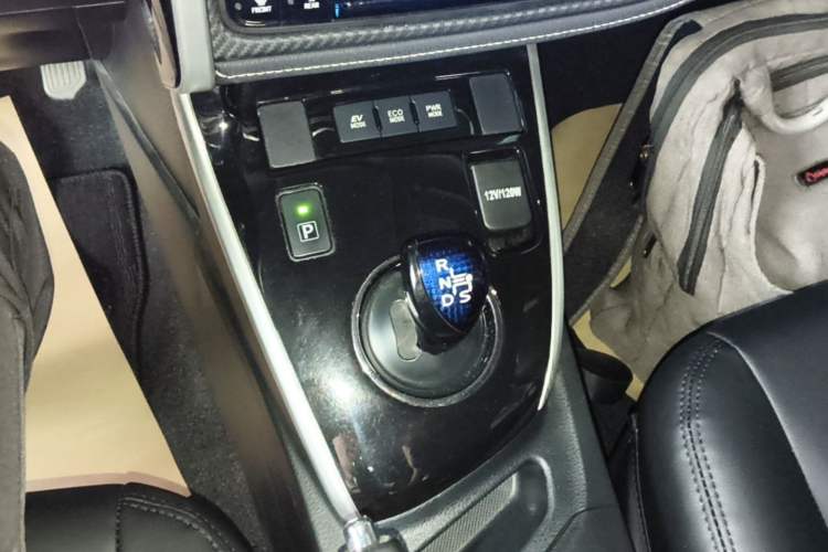 Used Toyota Levin 2017 Revised Dual-Engine 1.8H GS E-CVT Elite Sunroof Version China V Standard Gear Lever