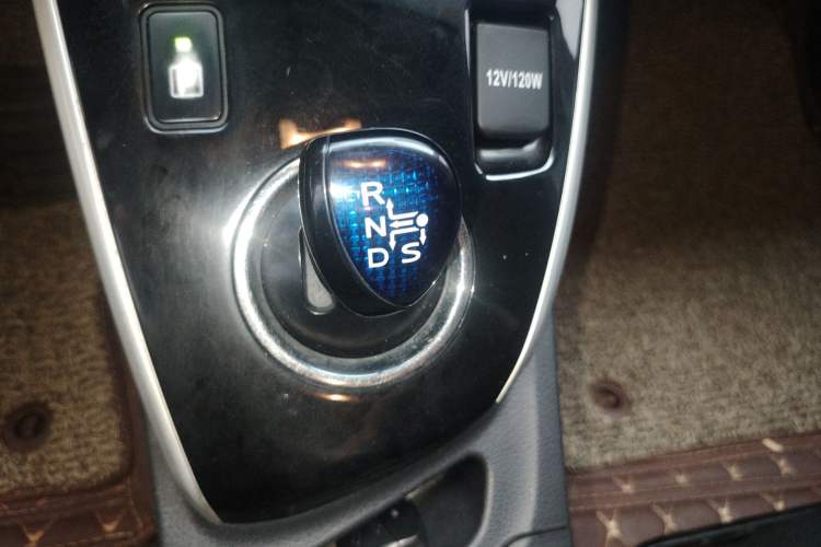 Used Toyota Levin 2017 Revised Dual-Engine 1.8H GS E-CVT Elite Sunroof Version China V Standard Gear Lever