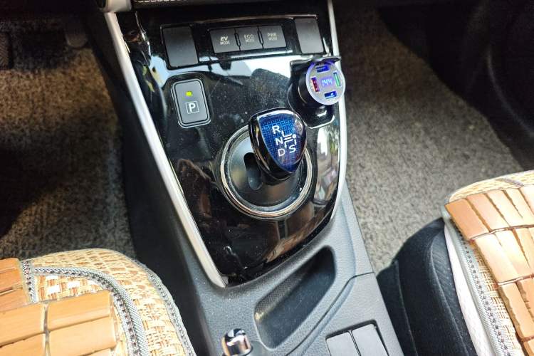 Used Toyota Levin 2017 Revised Dual-Engine 1.8H GS E-CVT Elite Sunroof Version China V Standard Gear Lever
