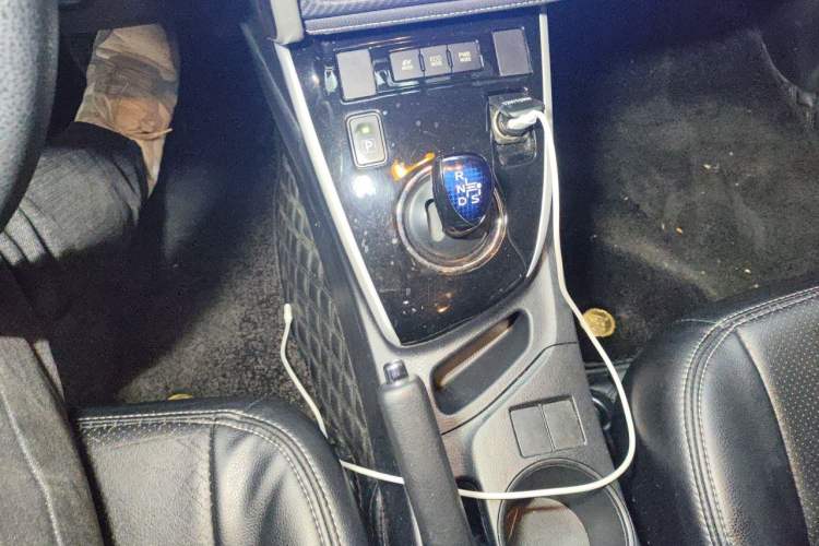 Used Toyota Levin 2017 Revised Dual-Engine 1.8H GS E-CVT Elite Sunroof Version China V Standard Gear Lever