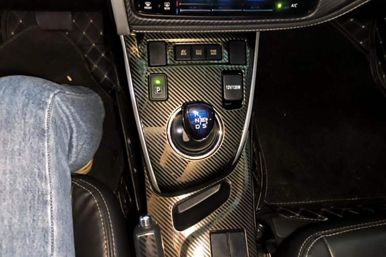 Used Toyota Levin 2017 Revised Dual-Engine 1.8H GS E-CVT Elite Sunroof Version China V Standard Gear Lever