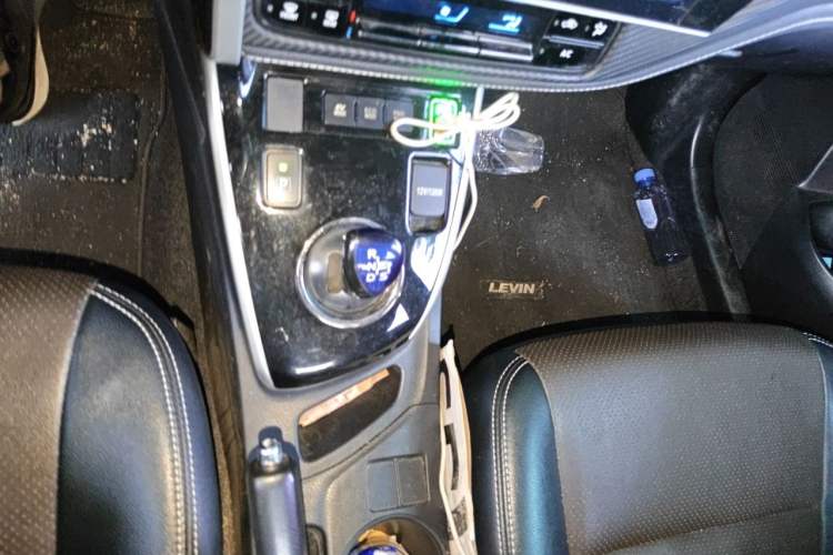 Used Toyota Levin 2017 Revised Dual-Engine 1.8H GS E-CVT Elite Sunroof Version China V Standard Gear Lever