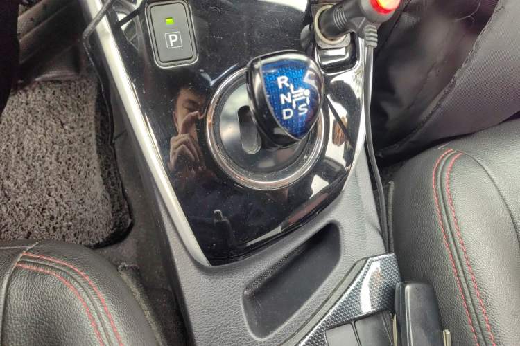 Used Toyota Levin 2017 Revised Dual-Engine 1.8H GS E-CVT Elite Sunroof Version China V Standard Gear Lever