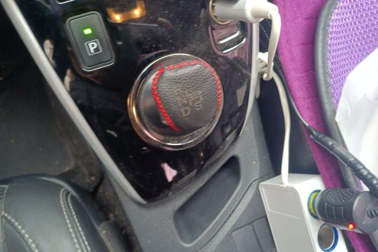 Used Toyota Levin 2017 Revised Dual-Engine 1.8H GS-L E-CVT Leading Edition China V Standard Gear Lever
