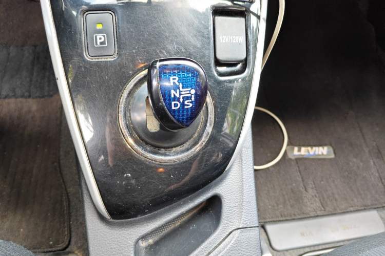Used Toyota Levin 2017 Revised Dual-Engine 1.8H GS E-CVT Elite Sunroof Version China V Standard Gear Lever
