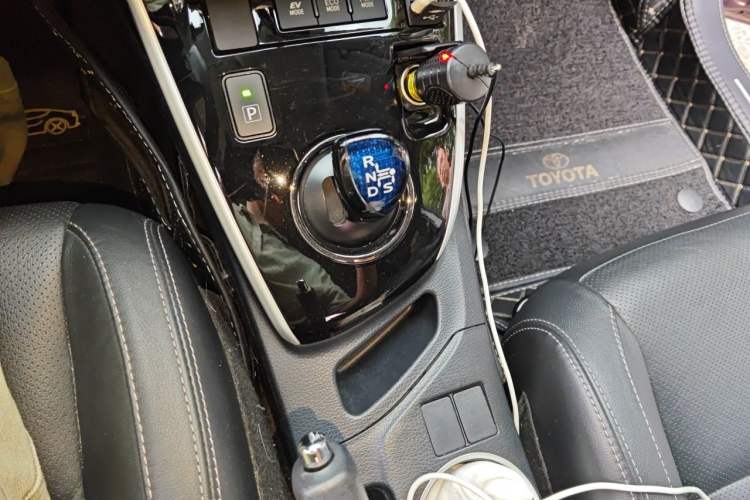 Used Toyota Levin 2017 Revised Dual-Engine 1.8H GS-L E-CVT Leading Edition China V Standard Gear Lever