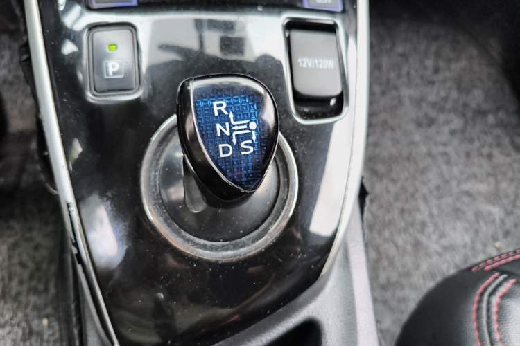 Used Toyota Levin 2017 Revised Dual-Engine 1.8H GS E-CVT Elite Sunroof Version China V Standard Gear Lever