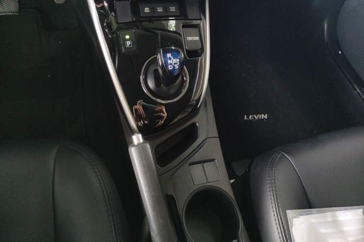Used Toyota Levin 2017 Revised Dual-Engine 1.8H GS E-CVT Elite Sunroof Version China V Standard Gear Lever