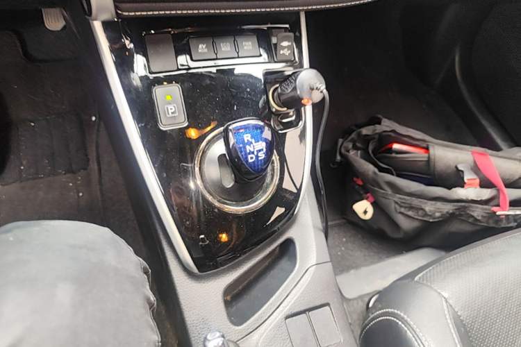 Used Toyota Levin 2017 Revised Dual-Engine 1.8H GS-L E-CVT Leading Edition China V Standard Gear Lever