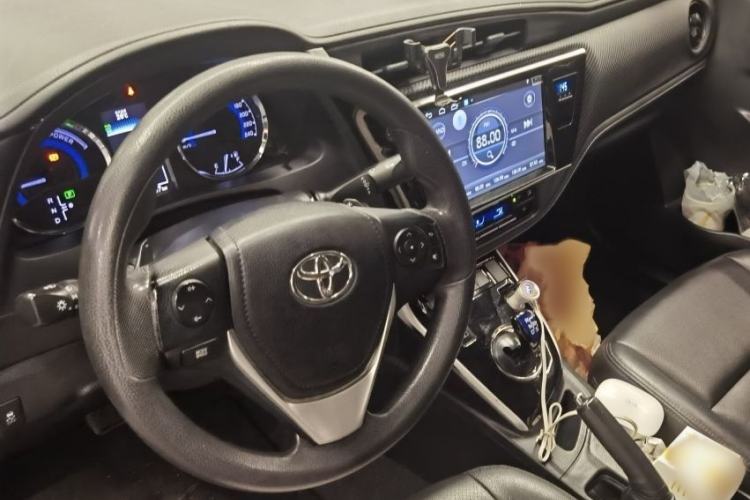 Used Toyota Levin 2017 Revised Dual-Engine 1.8H GS E-CVT Elite Sunroof Version China VI Standard Interior 1