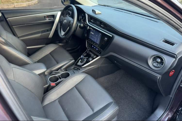 Used Toyota Levin 2017 Revised Dual-Engine 1.8H GS E-CVT Elite Sunroof Version China VI Standard Interior 4