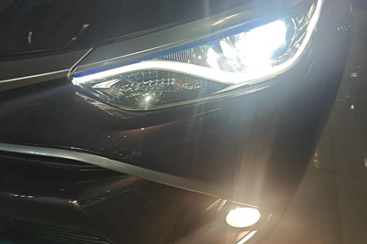 Used Toyota Levin 2017 Revised Dual-Engine 1.8H GS E-CVT Elite Sunroof Version China VI Standard Left Front Headlight