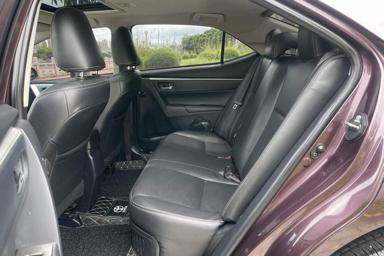 Used Toyota Levin 2017 Revised Dual-Engine 1.8H GS E-CVT Elite Sunroof Version China V Standard Left Rear Seat