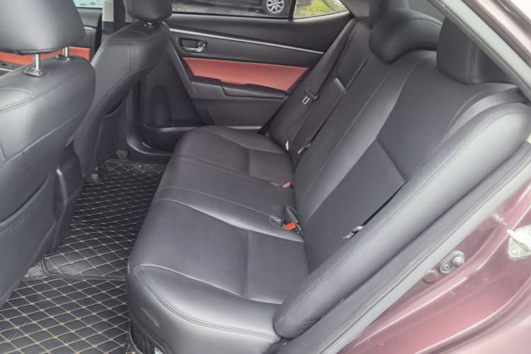 Used Toyota Levin 2017 Revised Dual-Engine 1.8H GS E-CVT Elite Sunroof Version China V Standard Left Rear Seat