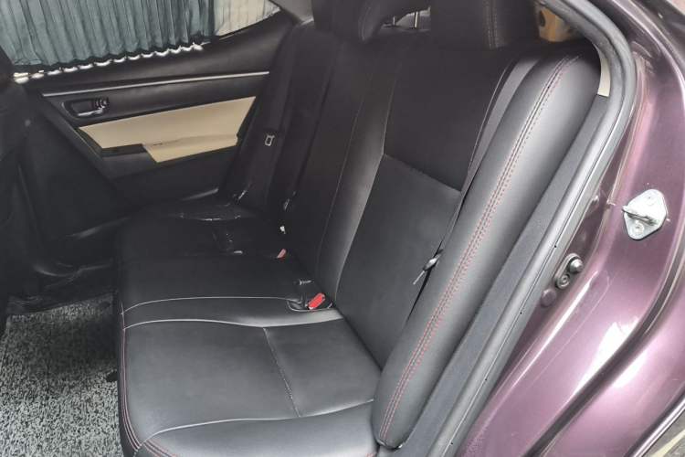 Used Toyota Levin 2017 Revised Dual-Engine 1.8H GS E-CVT Elite Sunroof Version China V Standard Left Rear Seat