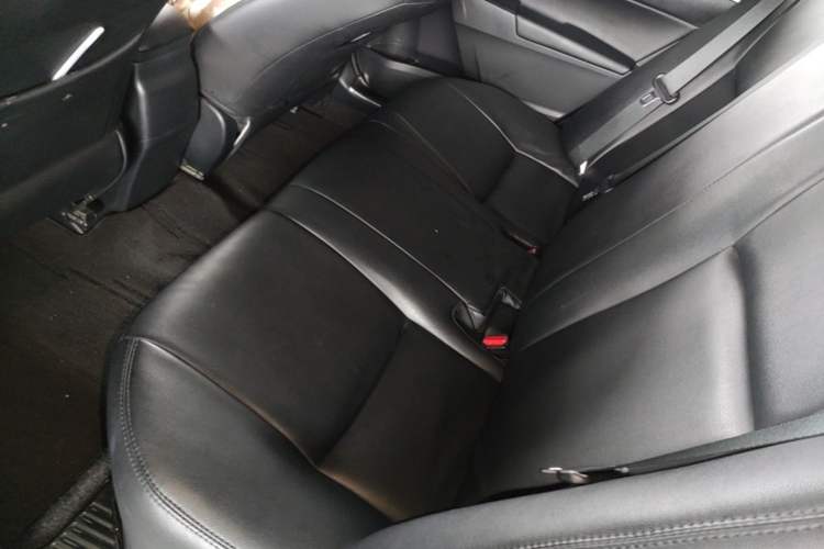 Used Toyota Levin 2017 Revised Dual-Engine 1.8H GS E-CVT Elite Sunroof Version China V Standard Left Rear Seat